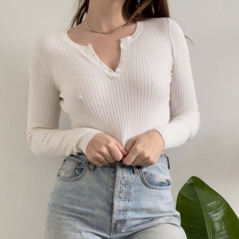 🍓3/$20🍓ARITZIA Sunday Best Long Sleeve